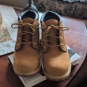 Timberland Women's Waterproof Antifatigue Tan Lace-Up Boots